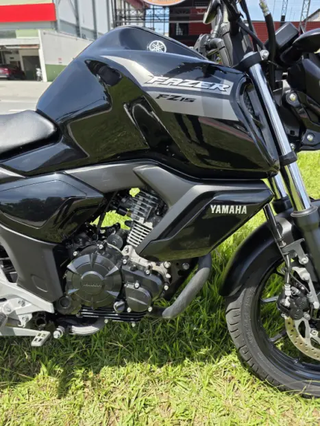 YAMAHA FZ 15 Fazer ABS, Foto 10