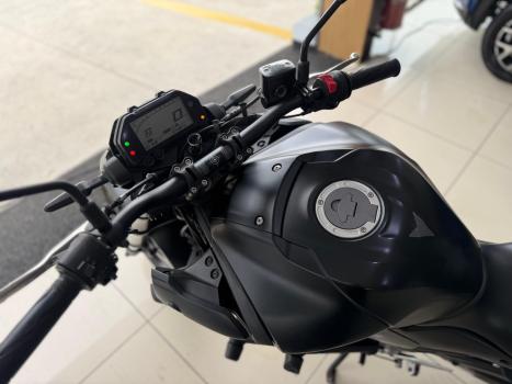 YAMAHA MT-03 300 ABS, Foto 4