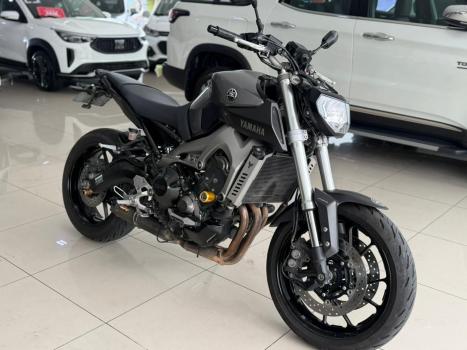 YAMAHA MT-09 850 ABS, Foto 1