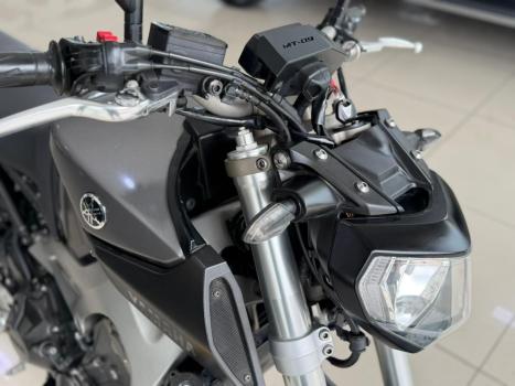 YAMAHA MT-09 850 ABS, Foto 4