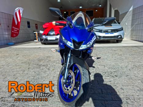 YAMAHA YZF R15 150 ABS, Foto 2