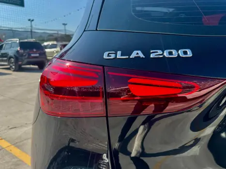 MERCEDES-BENZ GLB 200 1.3 16V 4P CGI LAUNCH EDITION TURBO 7G-TRONIC DCT AUTOMTICO, Foto 17