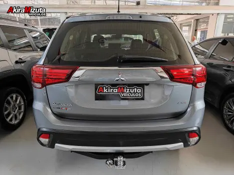 MITSUBISHI Outlander 2.2 16V 4P 4X4 HPE-S AWD DIESEL AUTOMTICO, Foto 2