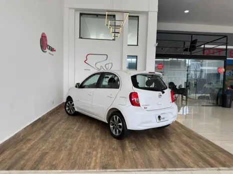 NISSAN March 1.0 16V 4P SV FLEX, Foto 6