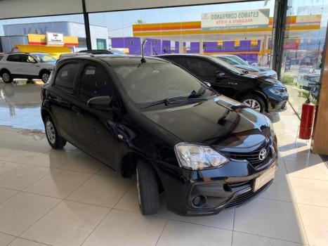 TOYOTA Etios Hatch 1.3 16V 4P FLEX, Foto 2