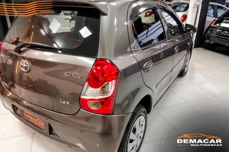 TOYOTA Etios Hatch 1.3 16V 4P FLEX X, Foto 2