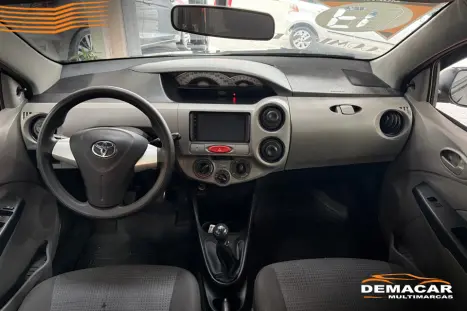 TOYOTA Etios Hatch 1.3 16V 4P FLEX XS, Foto 7