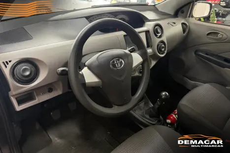 TOYOTA Etios Hatch 1.3 16V 4P FLEX XS, Foto 8