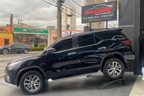 TOYOTA Hilux SW4 2.8 16V 4P SRX 4X4 7 LUGARES TURBO DIESEL AUTOMTICO, Foto 3