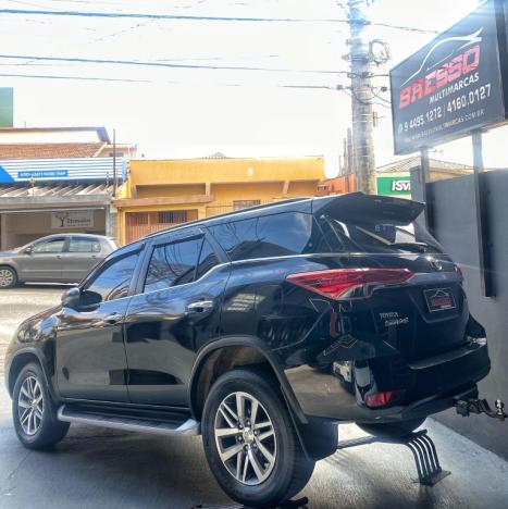 TOYOTA Hilux SW4 2.8 16V 4P SRX 4X4 7 LUGARES TURBO DIESEL AUTOMTICO, Foto 4