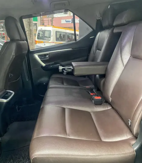 TOYOTA Hilux SW4 2.8 16V 4P SRX 4X4 7 LUGARES TURBO DIESEL AUTOMTICO, Foto 6