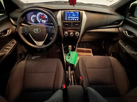 TOYOTA Yaris Hatch 1.3 16V 4P FLEX XL MULTIDRIVE AUTOMTICO CVT, Foto 8