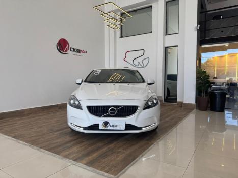VOLVO V40 2.0 4P T4 KINETIC TURBO AUTOMTICO, Foto 2