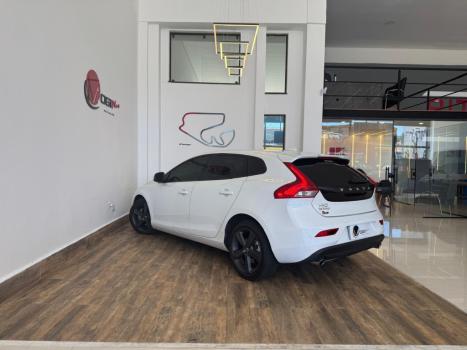 VOLVO V40 2.0 4P T4 KINETIC TURBO AUTOMTICO, Foto 4