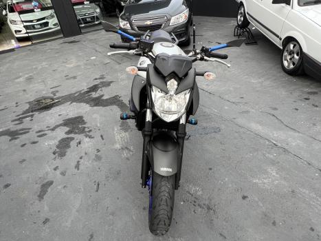 YAMAHA XJ6 600 F, Foto 3