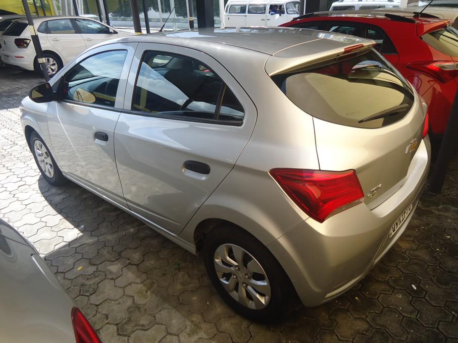 CHEVROLET Onix Hatch - Foto