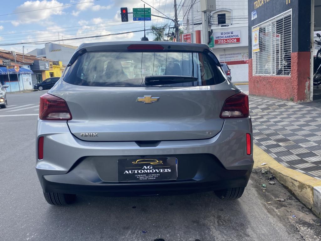 CHEVROLET Onix Hatch - Foto