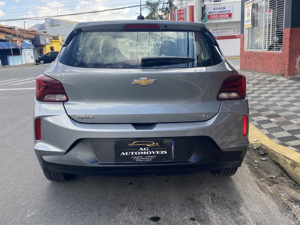 CHEVROLET Onix Hatch - Foto