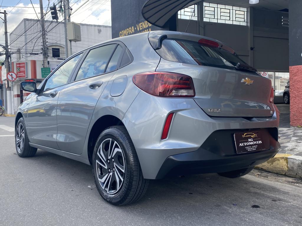 CHEVROLET Onix Hatch - Foto