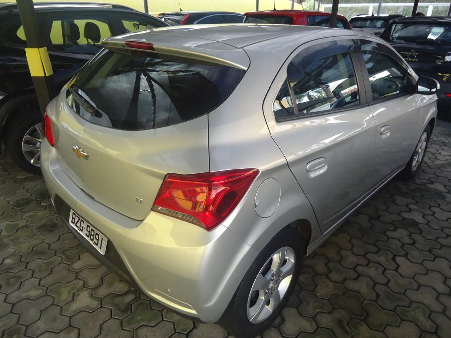 CHEVROLET Onix Hatch - Foto