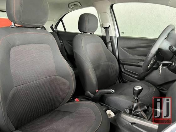 CHEVROLET Onix Hatch - Foto