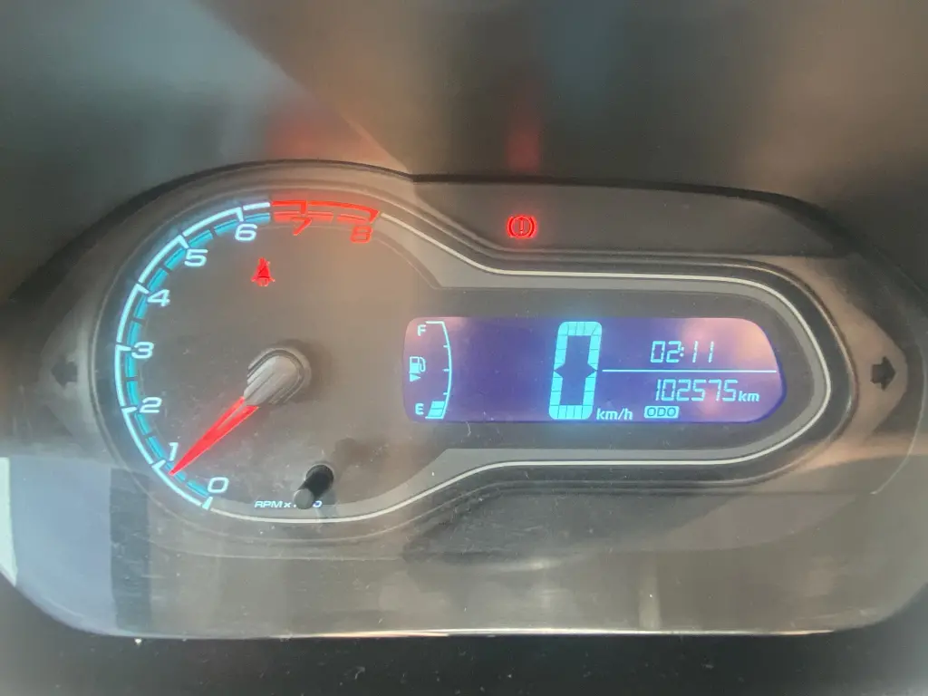 CHEVROLET Onix Hatch - Foto