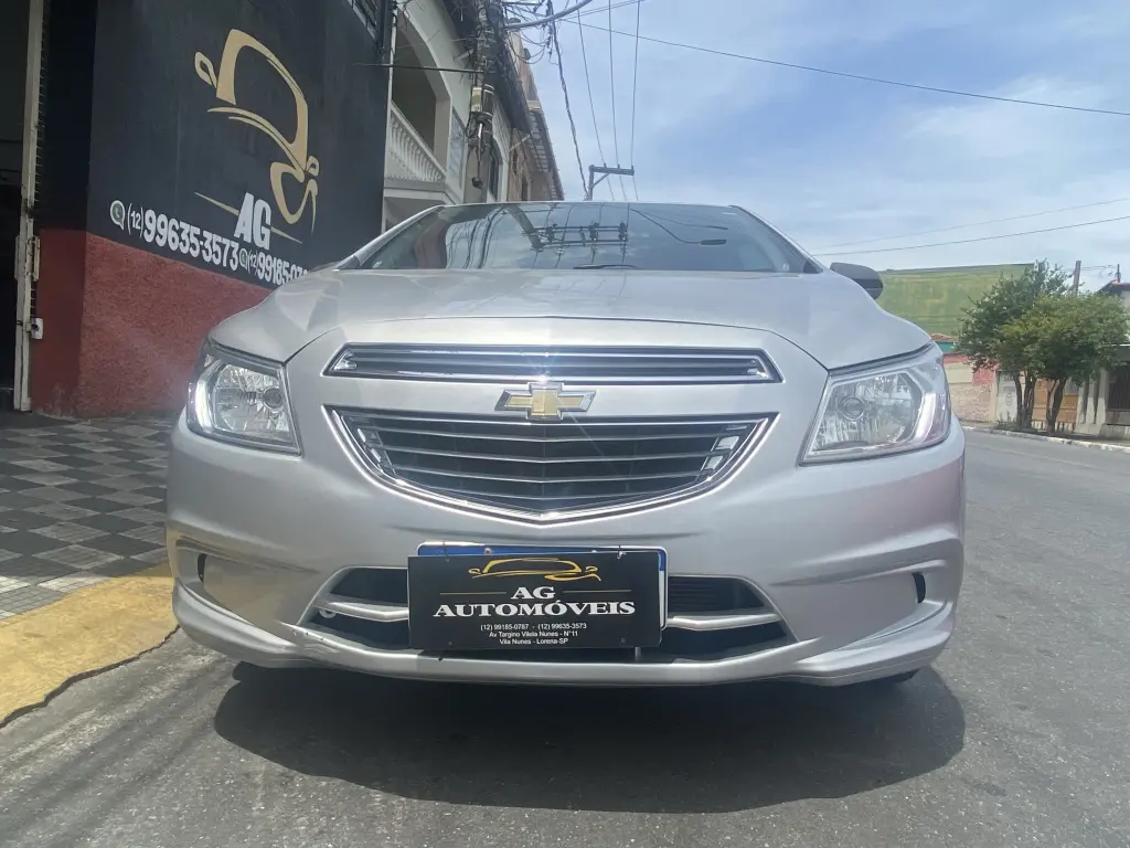 CHEVROLET Onix Hatch - Foto