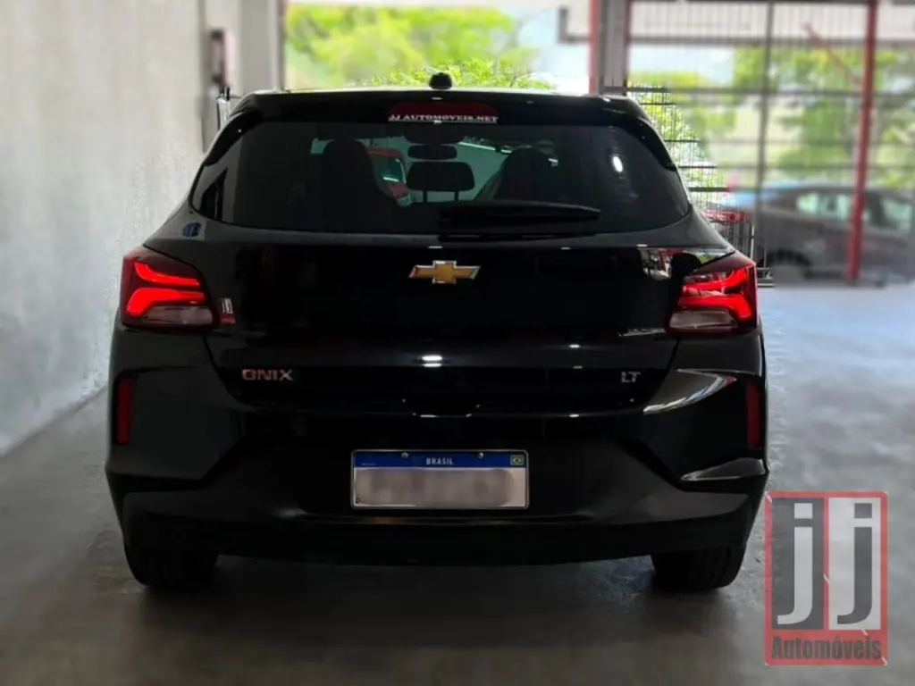 CHEVROLET Onix Hatch - Foto