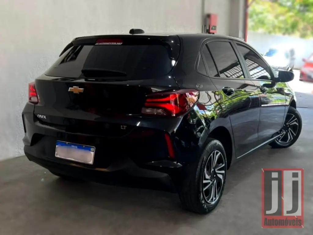 CHEVROLET Onix Hatch - Foto