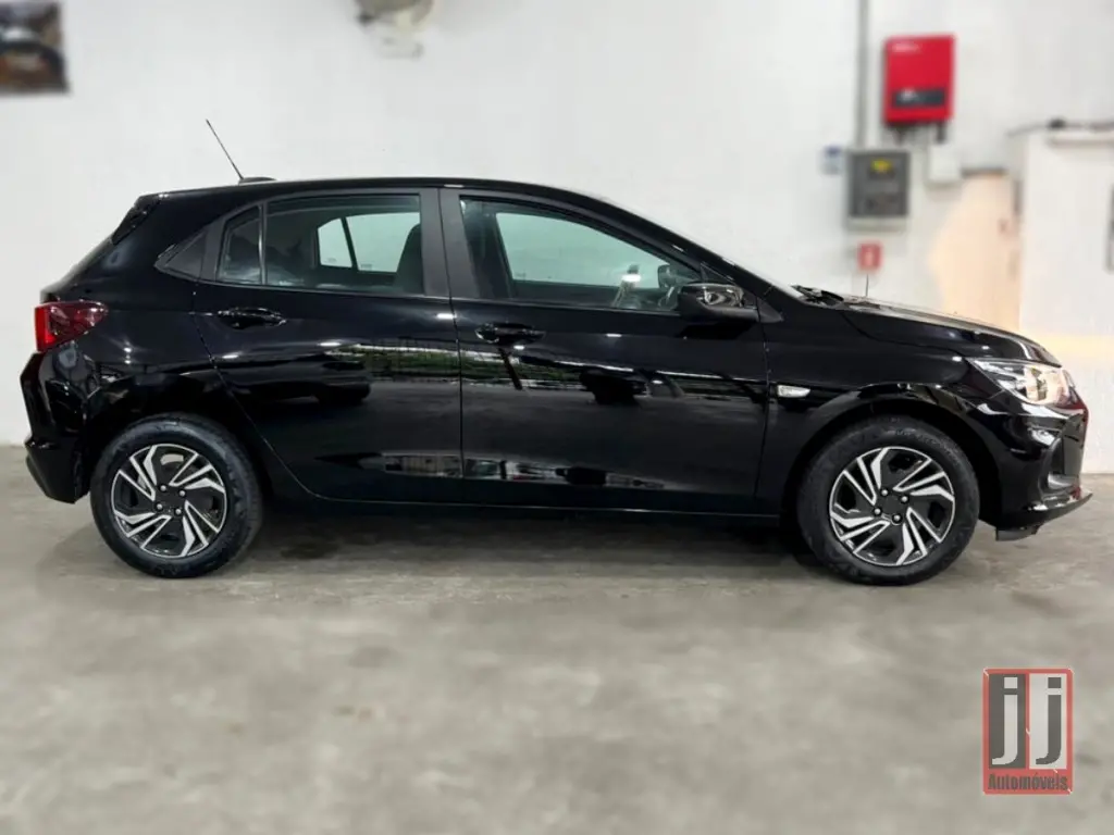 CHEVROLET Onix Hatch - Foto