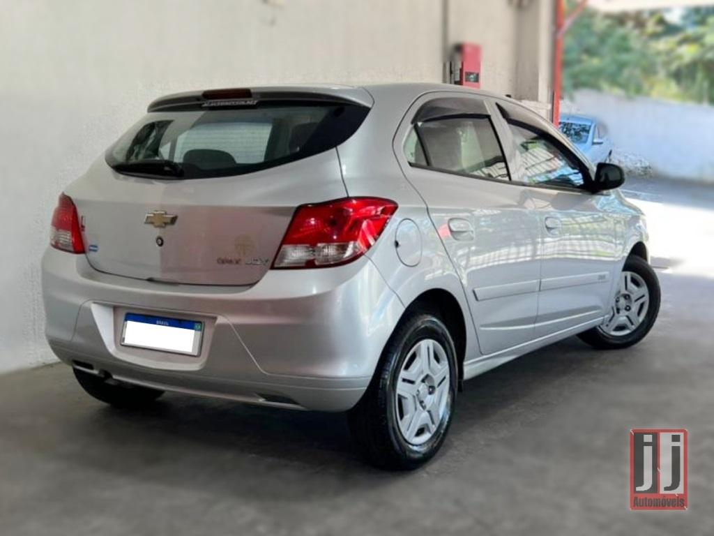 CHEVROLET Onix Hatch - Foto