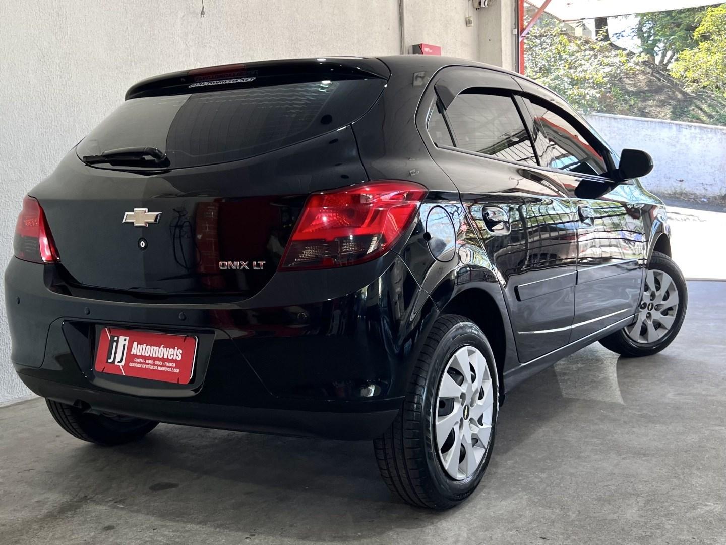 CHEVROLET Onix Hatch - Foto