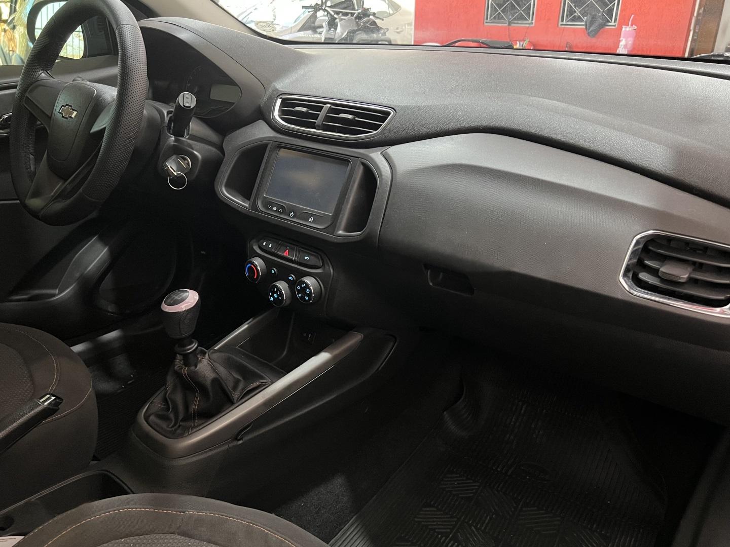 CHEVROLET Onix Hatch - Foto