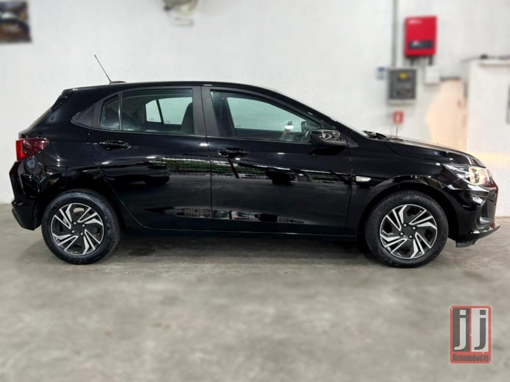 CHEVROLET Onix Hatch - Foto
