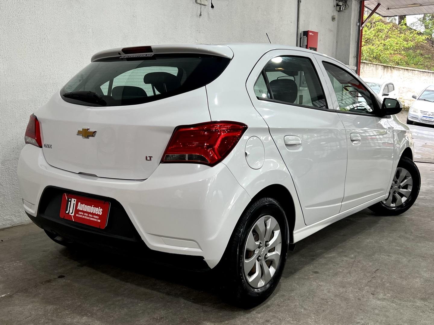 CHEVROLET Onix Hatch - Foto