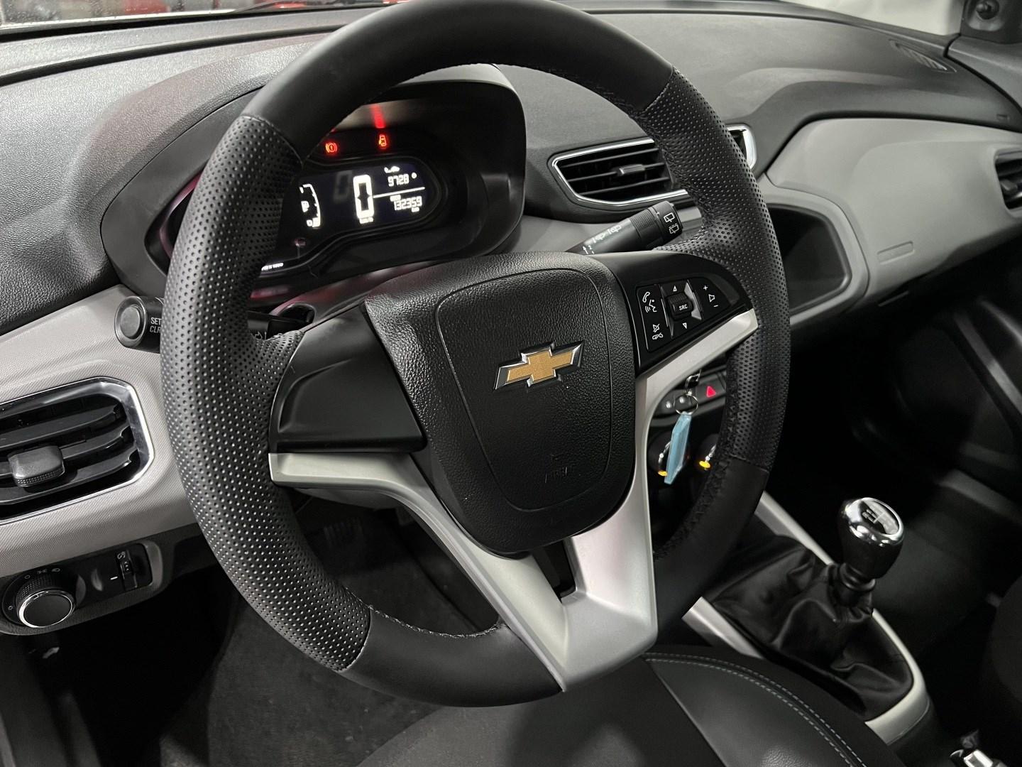 CHEVROLET Onix Hatch - Foto