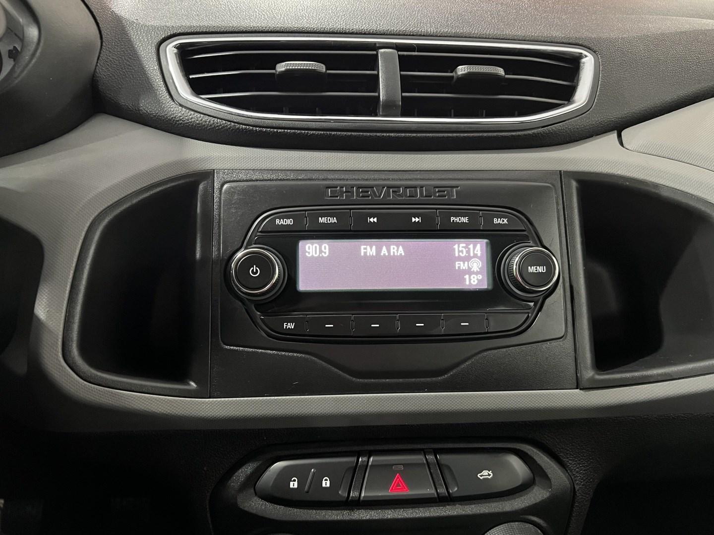 CHEVROLET Onix Hatch - Foto