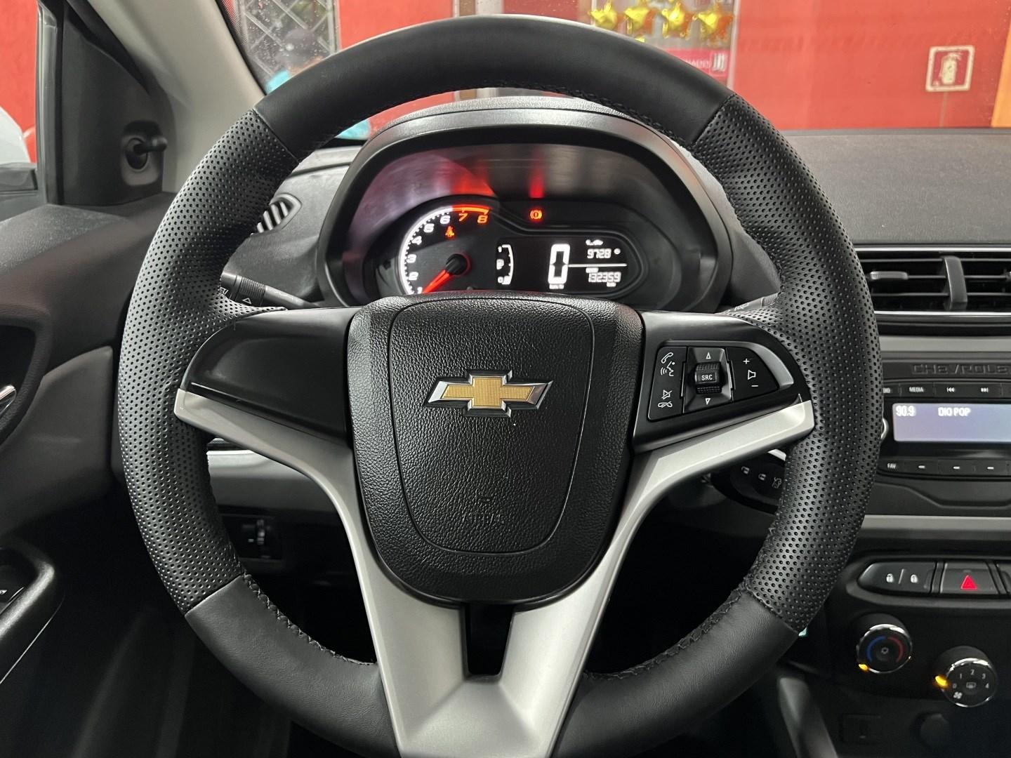 CHEVROLET Onix Hatch - Foto