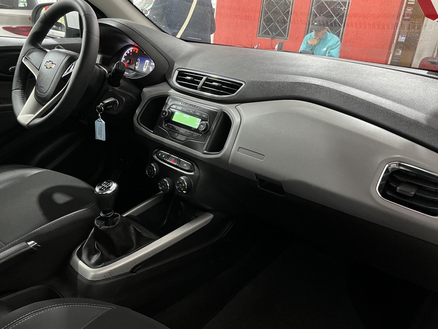 CHEVROLET Onix Hatch - Foto