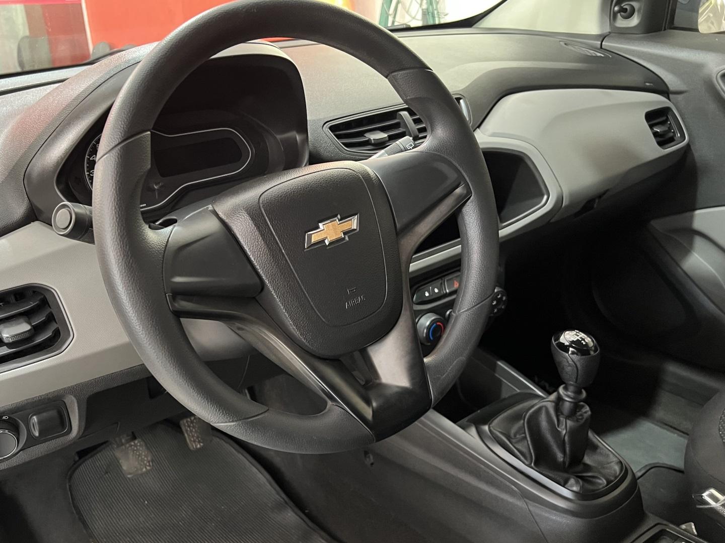 CHEVROLET Onix Hatch - Foto