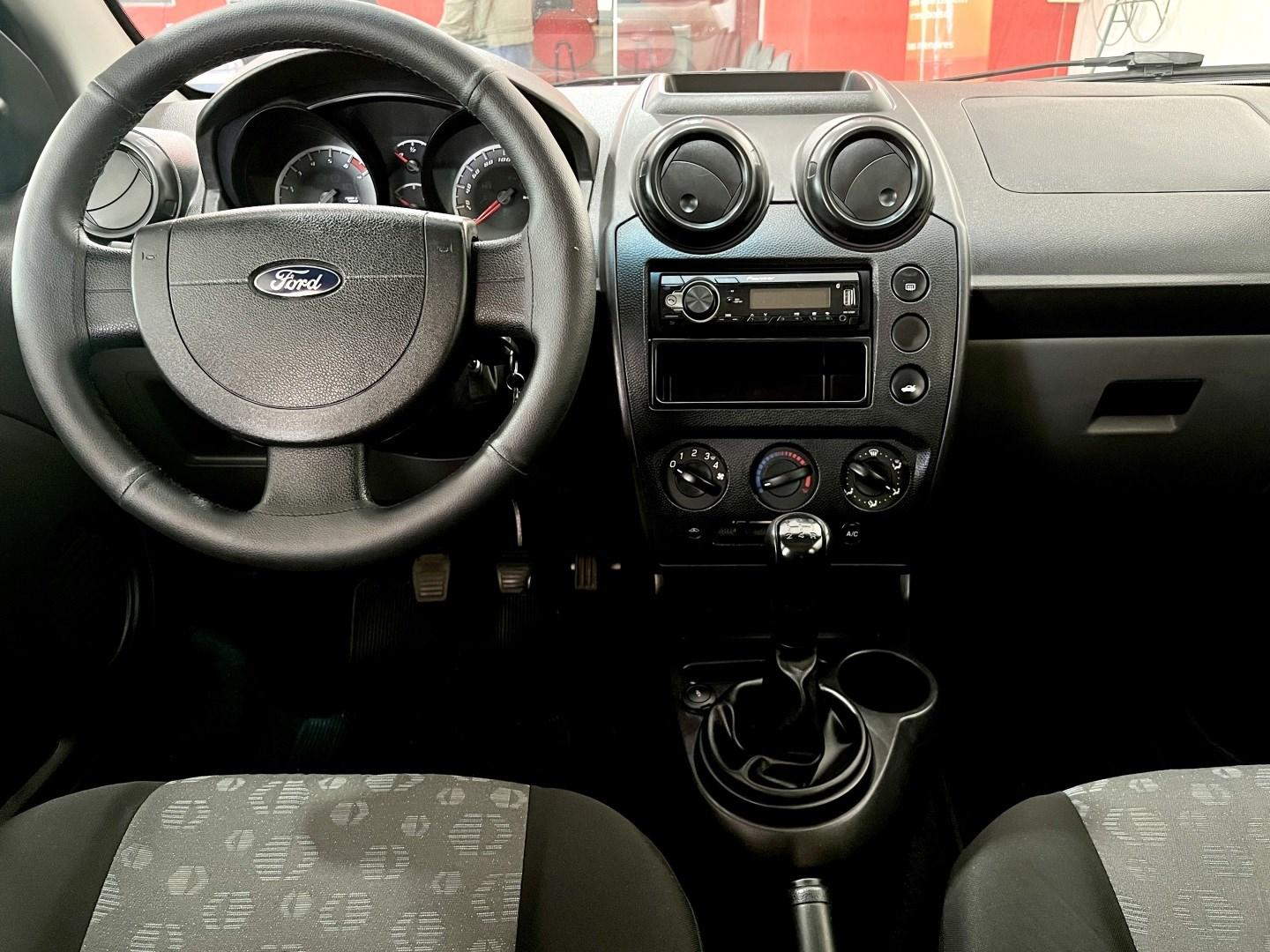 FORD Fiesta Sedan - Foto
