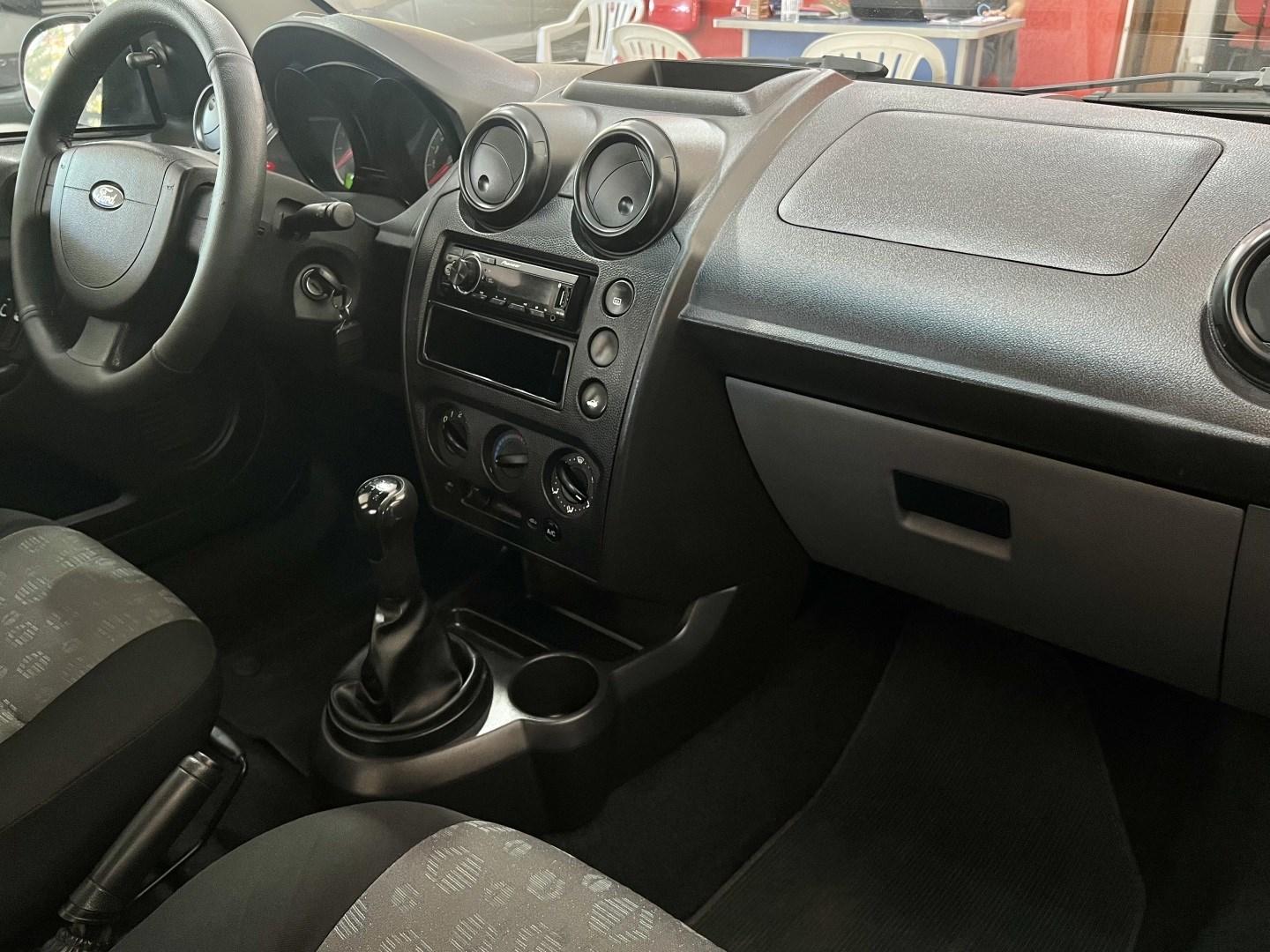 FORD Fiesta Sedan - Foto