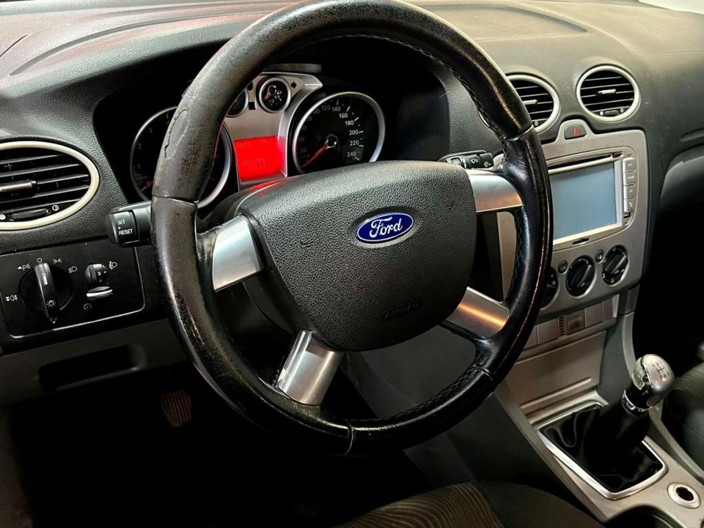 FORD Focus Hatch - Foto