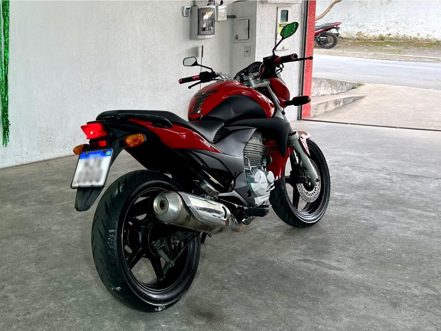HONDA CB 300 R - Foto