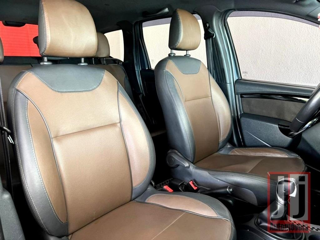 RENAULT Duster - Foto