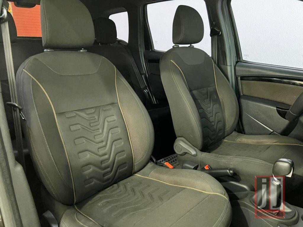 RENAULT Duster - Foto