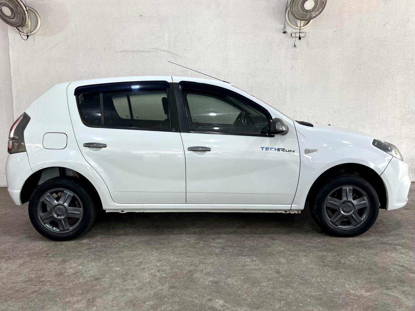 RENAULT Sandero - Foto
