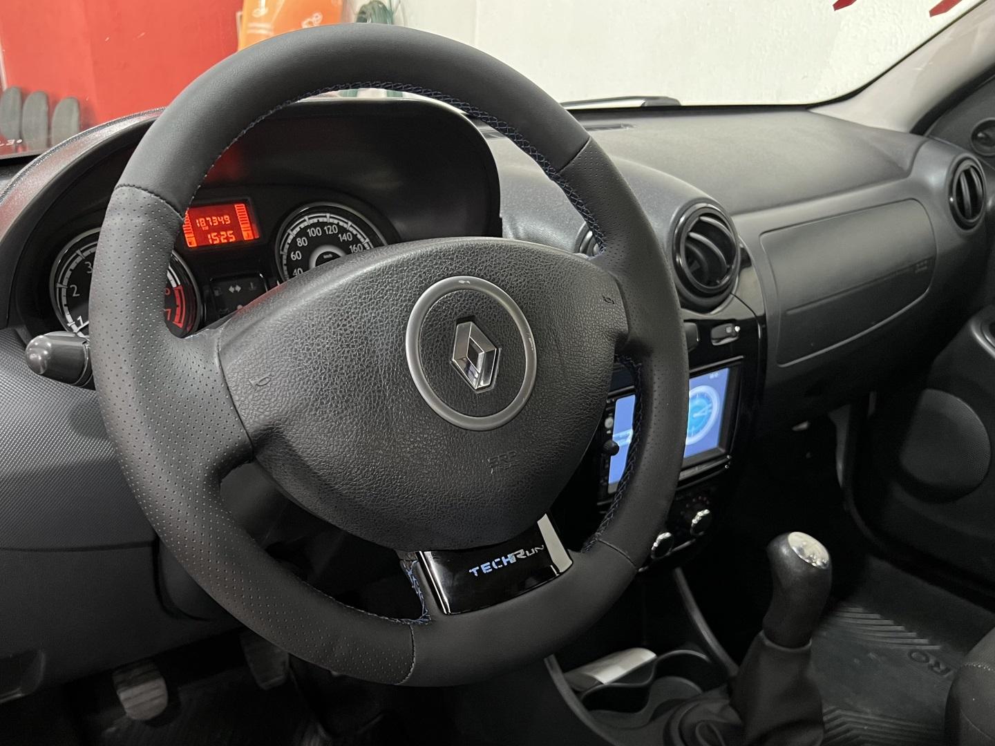 RENAULT Sandero - Foto