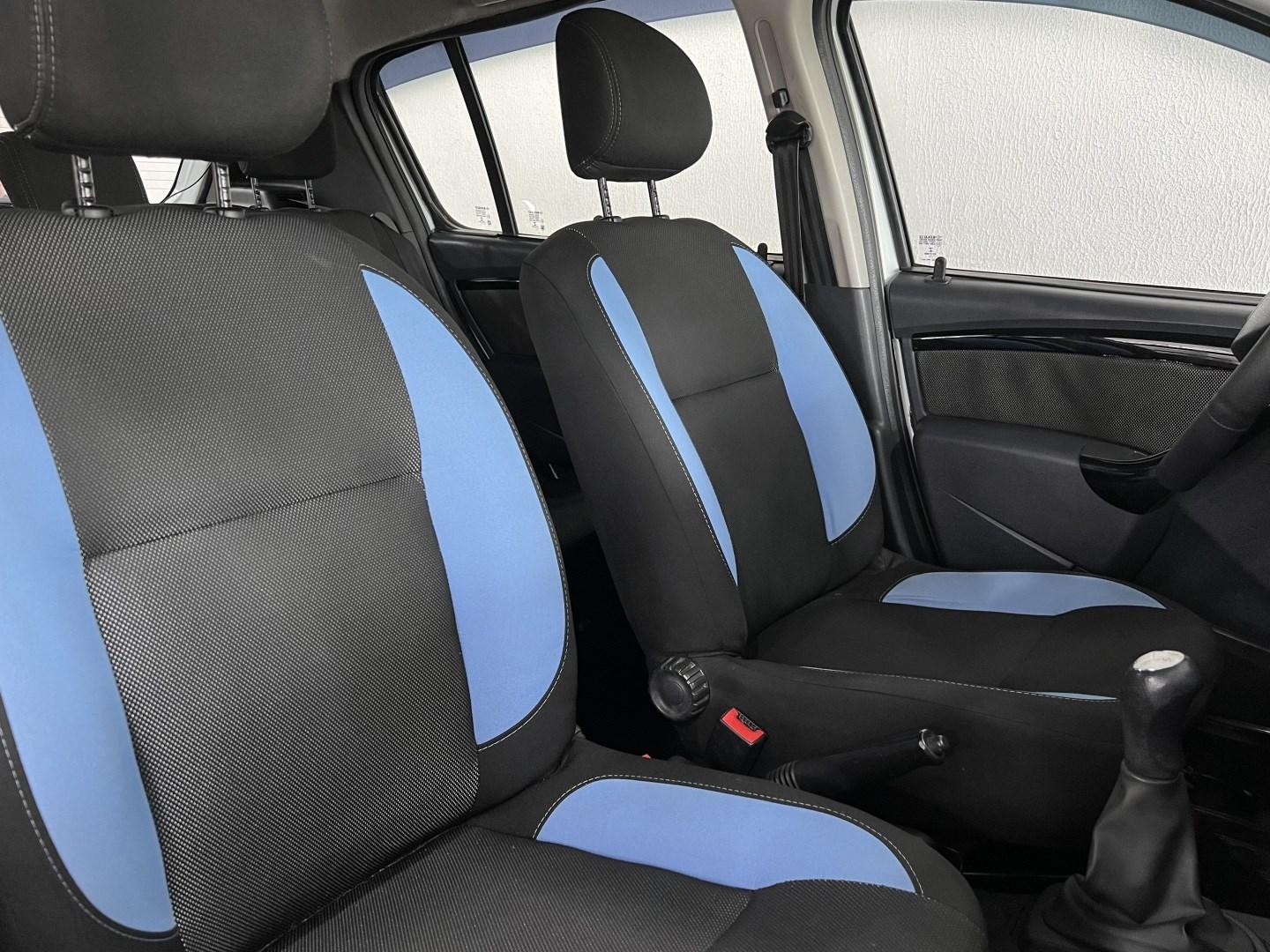RENAULT Sandero - Foto