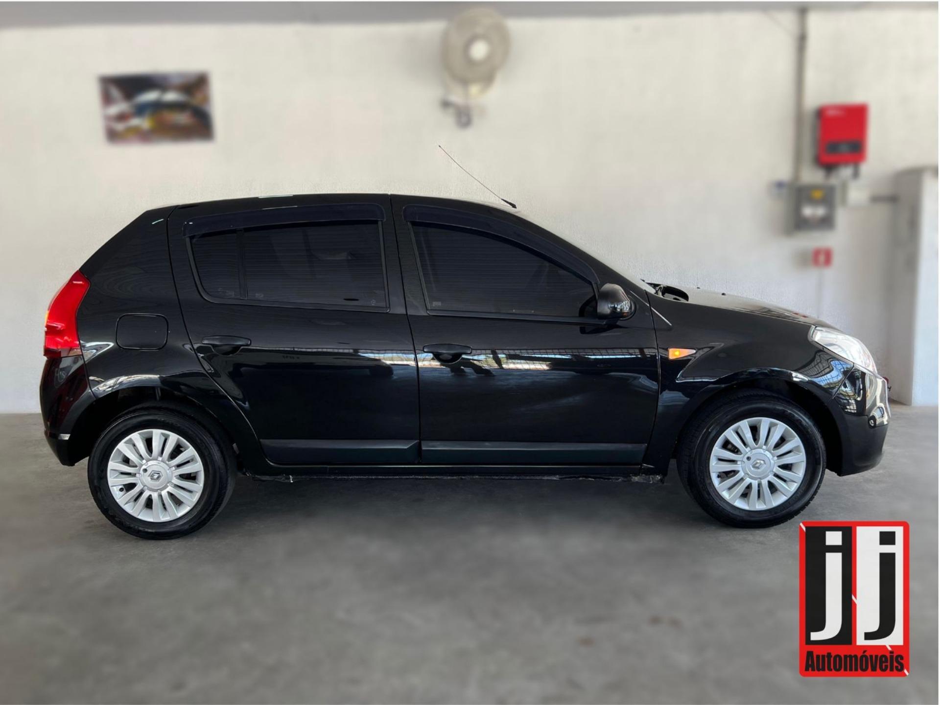 RENAULT Sandero - Foto